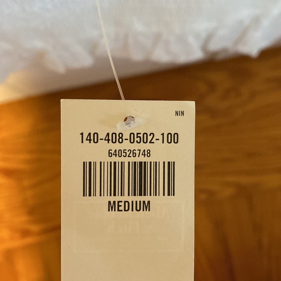 Abercrombie and Fitch medium white top (Never worn)! - Picture 3 of 3